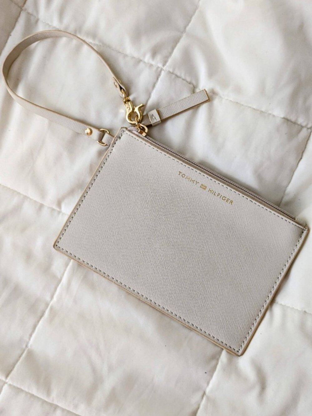 Tommy Hilfiger Crossgrain Vegan Leather Wristlet Pouch Cream White Gold LIKE NEW